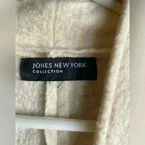 JONES NEW YORK Sweater Sz S
Women's Button Front Cream Knit
Cardigan Wool 100% - Picture 5 of 7
